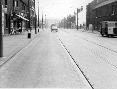 Queens Road looking towards No. 528 Earl of Arundel and Surrey P. H. (left) and Hodkin and Jones, Havelock Bridge Works at the junction with Myrtle Road (right) 	