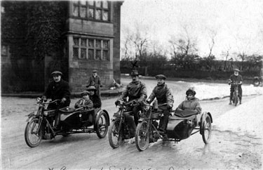 Members of Sheffield Motor Cycle Club at Fox House Inn, Hathersage Road