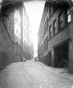 Water Lane looking towards Snig Hill. Rear entrance to Central Police Offices (fronting Castle Green) and side view of Imperial Hotel, left. Imperial Hotel Stock Rooms, right