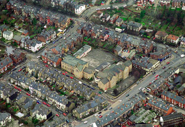 Aerial view of Abbeydale Nursery, First and Middle School, Abbeydale Road. Prominent roads include Glen Road, Gatefield Road, Grove Road and Sheldon Road