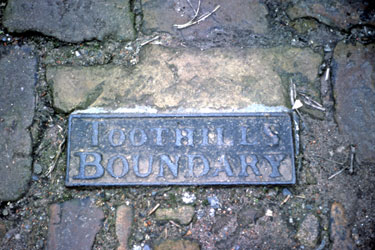 Toothills Boundary Marker, Vicar Lane