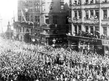 Return of Yeomanry from the Boer War (South African War) passing High Street, King's Head Hotel in background