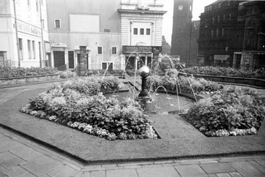 City Hall Gardens, also known as Balm Green Gardens, Barkers Pool, Cinema House in background