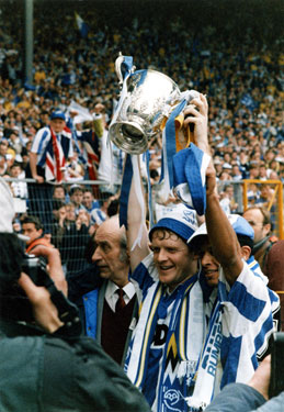 Sheffield Wednesday players Paul King and Paul Williams hold aloft the Rumbelows League Cup, Wembley Stadium