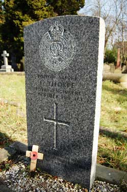 Memorial to Sapper (207807) Ernest Thorpe, Royal Engineers (247th Field Company), 11 Oct 1918, aged 22,  Ecclesall Churchyard