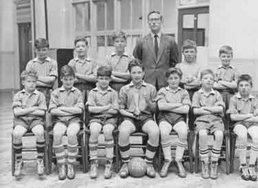 Newhall Junior School soccer team after winning the Sanderson Trophy for the 1960/61 season.