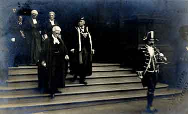 Civic dignitaries, Sheffield [the mayor is either Robert Styring or Herbert Hughes]
