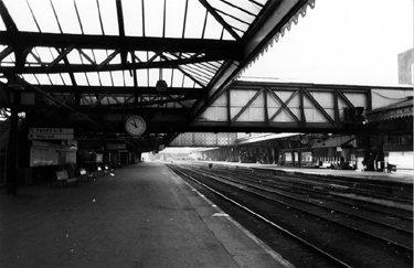 Platform 2 looking across to platform 1, Sheffield Midland railway station, Sheaf Street 