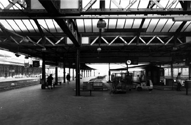 Platforms 1 (extreme left);  2b; 3a and 4a (extreme right), Sheffield Midland railway station, Sheaf Street 