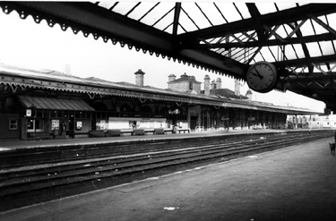 Platform 2 looking across to platform 1, Sheffield Midland railway station, Sheaf Street 