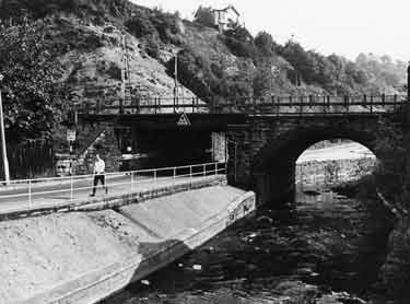 Railway bridge across the River Sheaf at Abbeydale
