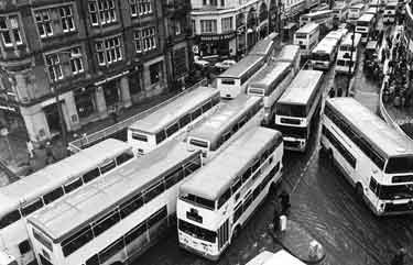 Bus chaos on High Street caused by snow and traffic