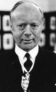 Graham Murray, master cutler for 1974-75