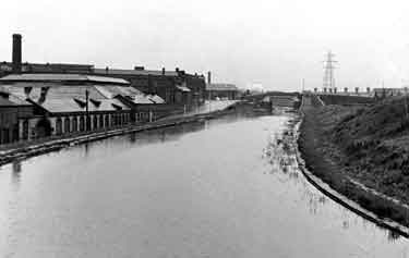Sheffield and South Yorkshire Canal approaching Broughton Lane bridge