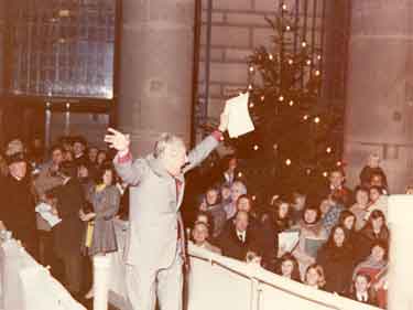 Christmas lights switch on by Roy Hattersley on the Christmas lights outside the City Hall, Barkers Pool