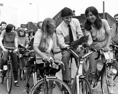 Sebastian Coe (centre) leading off a bike ride at the side of the Manpower Services Commission building, South Lane