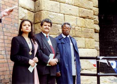 Lord Mayor, Qurban Hussain (centre) and Lady Mayoress at unknown event