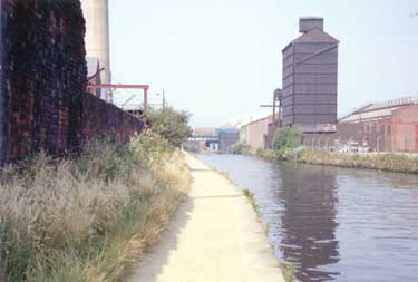 Sheffield and South Yorkshire Navigation canal, with former Samuel Smith's grain elevator on the right