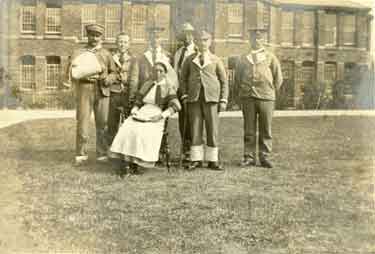 Reville / Walton family. Wounded First World War soldiers and nurse