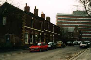 Houses on Leavygreave Road prior to demolition showing (right) the Hicks Building, University of Sheffield