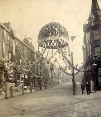 Royal visit of Queen Victoria. Decorations, Commercial Street