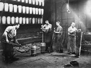 Preparing to 'double' crucibles at Charles Cammell and Co. Ltd., Cyclops Works, Savile Street, Attercliffe 