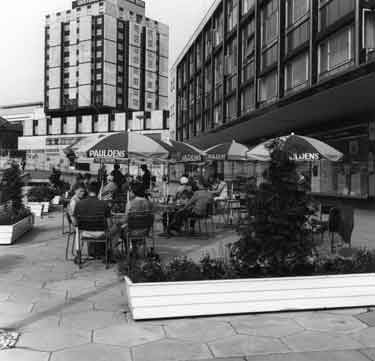 Cafe area outside Pauldens Ltd., department store, on Charter Square showing the Grosvenor House Hotel (left)