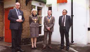 Ron Clayton (left) opening the Sheffield Flood trail at the Old Blue Ball public house, Bradfield Road showing (2nd right) Lord Mayor, Councillor Bill Jordan and (2nd left) Lady Mayoress, Mrs Jordan