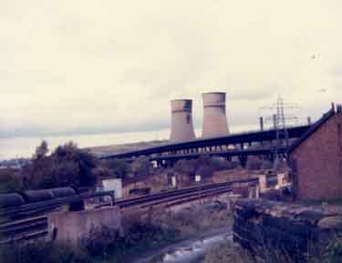 Tinsley Viaduct and Tinsley cooling towers of former Blackburn Meadows Power Station, c.1982 - 84