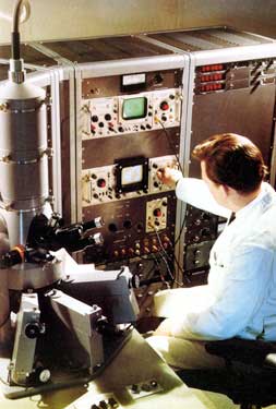 Electron probe microanalyser at the Brown-Firth Research Laboratories, c.1970