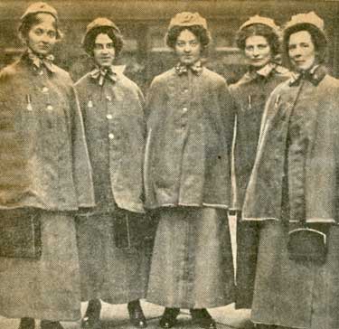 Nurses from the Third Northern General Hospital at the Sheffield Midland railway station before leaving for France