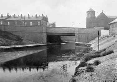 Staniforth Road (also known as Pinfold) bridge over Sheffield and South Yorkshire Navigation Canal. Steel and concrete bridge constructed for Sheffield Corporation.