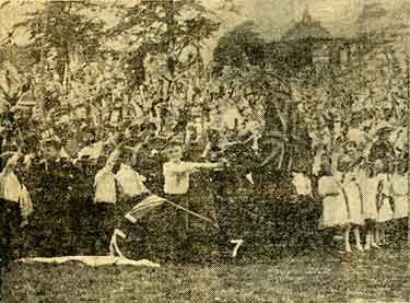 Victory and peace, children celebrate the end of World War I, scenes at Meersbrook Park