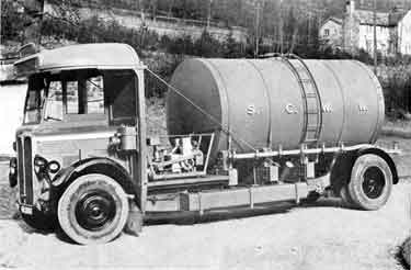 Sheffield Corporation Water Works (SCWW): Emergency water tank (2,000 gallons) with pumping equipment, mounted on an old omnibus chassis