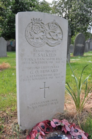 Wadsley churchyard: gravestone of Private Fred Salkeld, York and Lancaster Regiment (4th battalion), killed 4 Nov 1918, aged 35; and 2nd Lieutenant George Oscroft Howard, South Staffordshire Regiment, died 14 Nov 1918, aged 28