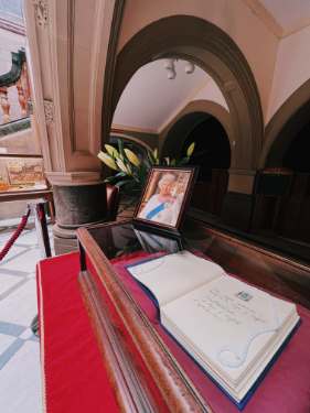 Book of Condolence for Queen Elizabeth II on display in Sheffield Town Hall