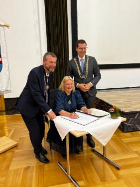 Visit of Sheffield Lord Mayor, Councillor Colin Ross (1st left) and Lady Mayoress, Mrs Ross (seated) to Bochum, Germany 