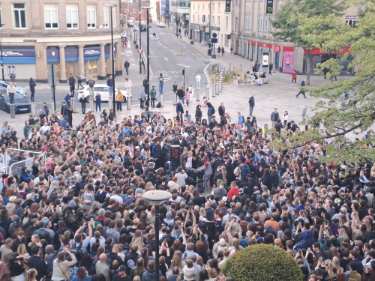 Ed Sheeran’s surprise pop up performance, Fargate and Pinstone Street