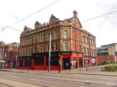 Four Leaf public house, No. 53 West Street and junction with (right) Carver Lane