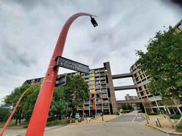Signpost to 'I love you bridge and Clare's memorial', Park Hill Flats