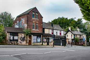 Shops and (right) Ye Old Harrow, Broad Street 
