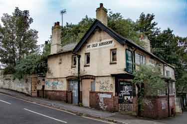 Ye Old Harrow, junction of (right) Broad Street and Bard Street 
