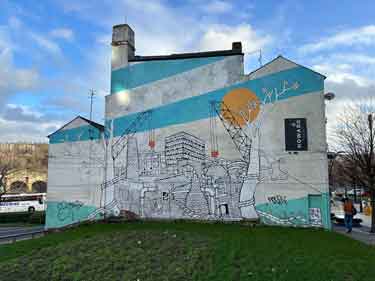 Howard Street Mural by Jo Peel on side of The Howard public house, No. 57 Howard Street