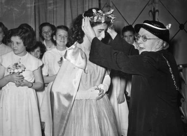 John Henry Bingham, Lord Mayor of Sheffield, 1954-1955: Wisewood Secondary School, Rural Lane, May Festival showing Lady Mayoress, Mrs Bingham