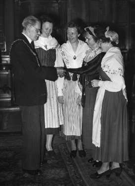 John Henry Bingham, Lord Mayor of Sheffield, 1954-1955: Party of Swedish midwives at the Town Hall