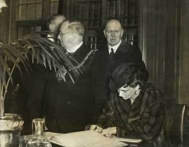 Princess Marina (1906-1968), the Duchess of Kent signing the visitors book, Town Hall, Pinstone Street showing (2nd left) Lord Mayor, Councillor Samuel Hartley Marshall JP