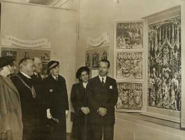Lord Mayor, Councillor Samuel Hartley Marshall JP and Lady Mayoress, Mrs Marshall at an exhibition of Polish paintings, Graves Art Gallery, Surrey Street