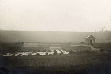 Construction of the More Hall reservoir weir and meter house