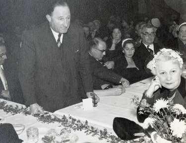 Jack Kavanagh speaking at Rev Kahn's retirement reception dinner, Wilson Road Synagogue