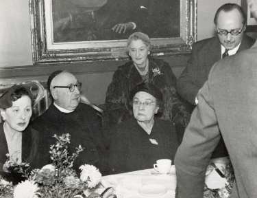 Jack Cohen speaking at Rev Kahn's retirement reception dinner, Wilson Road Synagogue